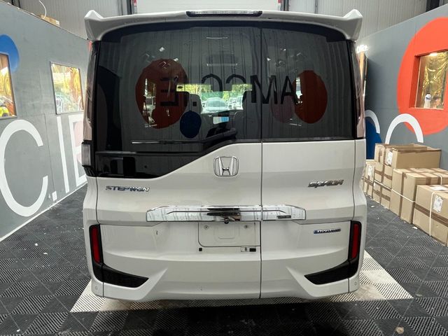 Image for 2019 Honda Stepwagon 2019 HONDA STEPWAGON HYBRID G 2.0 AUTOMATIC / CRUISE CONTROL / PARKING CAMERA / HEATED SEATS / AUTOMATIC & ELECTRIC DOORS / 7 SEATS OPTION AND MORE