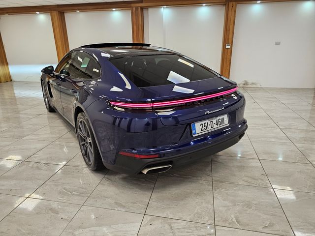 Image for 2025 Porsche Panamera Huge spec // Panoramic sunroof
