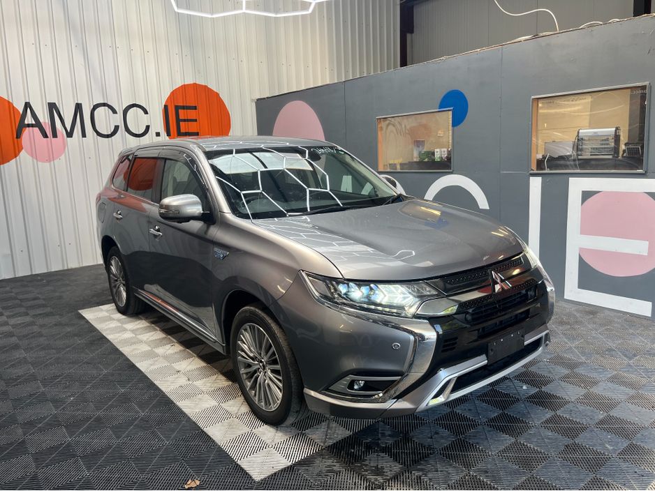 Image for 2020 Mitsubishi Outlander OUTLANDER 2.4 HYBRID / 59k KMs / HEATED SEATS & WHEEL , REVERSE CAMERA , ADAPTIVE CRUISE & MORE