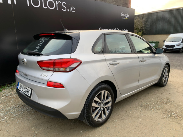 Image for 2018 Hyundai i30 1.6 CRDI DELUXE 5DR // FULL DOCUMENTED SERVICE HISTORY // EXCELLENT CONDITION // 01/28 NCT // REVERSE CAMERA, CRUISE AND BLUETOOTH // 