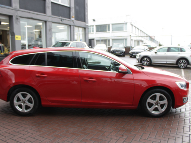 Image for 2018 Volvo V60 2.0D4 SE LUXURY DELUXE 5DR ESTATE AUTOMATIC // MINT CONDITION WITH ONLY 96, 000 KMS // BUY WITH CONFIDENCE AA AND SIMI APPROVED DEALER 2025 // FINANCE ARRANGED // ALL TRADE INS WELCOME // 