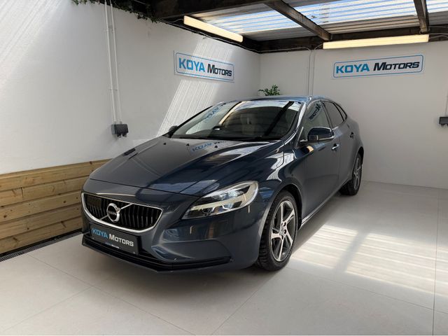 Image for 2019 Volvo V40 2.0 D4 SE LUXURY PLUS DIESEL AUTOMATIC // MASSIVE SPEC // HALF HEATED LEATHER // REVERSING CAMERA // CRUISE CONTROL // LANE ASSIST // COLLISION WARNING SYSTEM // UPGRADED SPORT ALLOYS