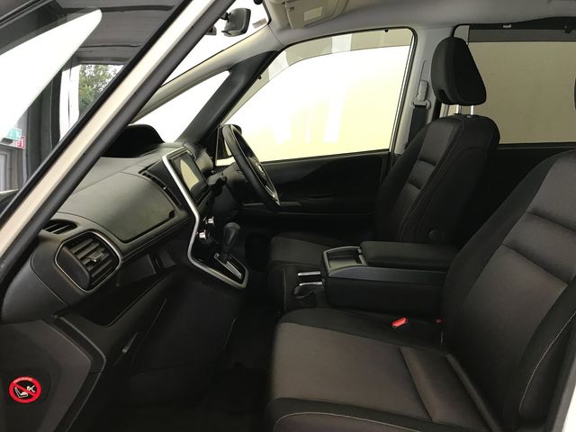 Image for 2017 Nissan Serena 