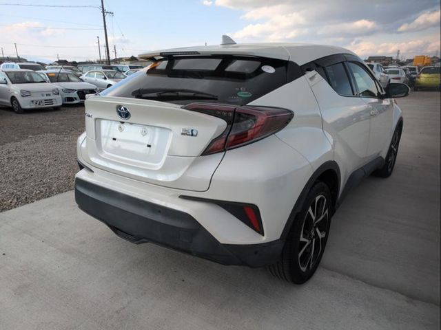 Image for 2017 Toyota C-HR G Package Leather seats