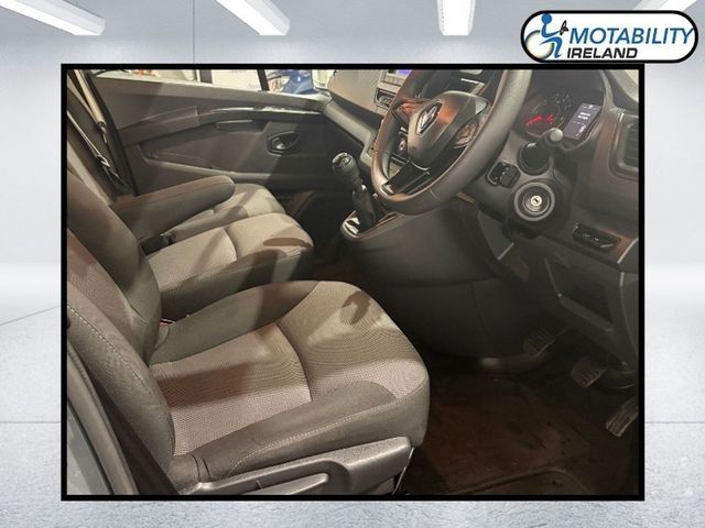 Image for 2022 Renault Trafic 9 Seater