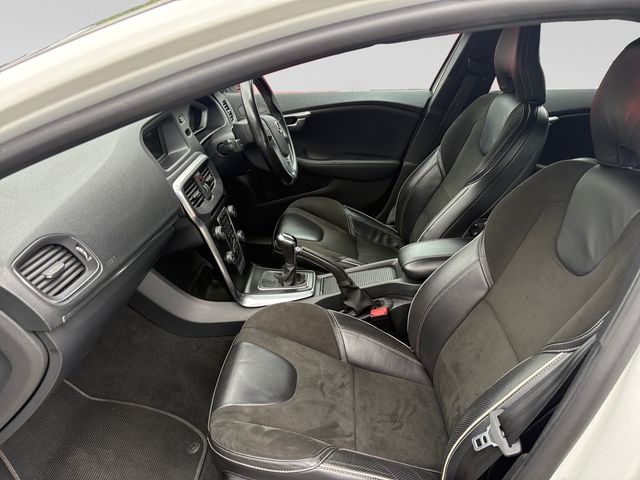 Image for 2017 Volvo V40 2.0 T2 R-design 122BHP 5DR