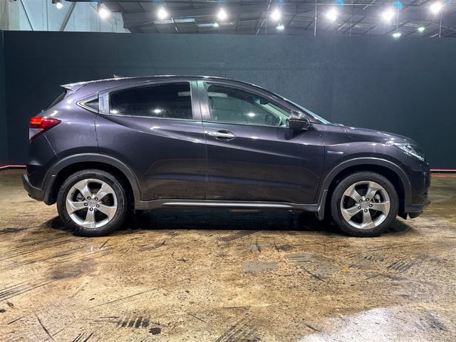Image for 2017 Honda Vezel 1.5L HYBRID AUTOMATIC - HALF BLACK LEATHER UPHOLSTERY - REVERSE CAMERA - CRUISE CONTROL