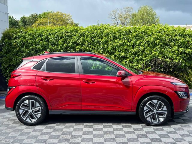Image for 2022 Hyundai Kona PREMIUM EV 65 KWH // SERVICE HISTORY // DIGITAL CLUSTER // APPLE CARPLAY/ANDROID AUTO