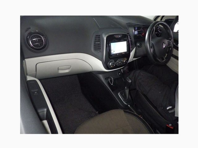 Image for 2020 Renault Captur WHITE/BLACK TWO TONE - FACTORY ALLOYS - HALF LEATHER - REVERSE CAMERA