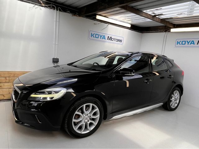 Image for 2018 Volvo V40 2.0 D4 CROSS COUNTRY SE LUXURY DIESEL 190 BHP AUTOMATIC // FULL LEATHER ELECTRIC SEATS // REVERSING CAMERA // CRUISE CONTROL // LANE ASSIST // COLLISION WARNING SYSTEM // TOP SPEC
