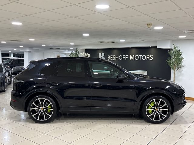 Image for 2018 Porsche Cayenne 3.0 V6 E-HYBRID=LOW MILES//HUGE SPEC=PAN ROOF//FULL PORSCHE SERVICE HISTORY=182 D REG=PREVIOUSLY SUPPLIED BY OURSELVES//TAILORED FINANCE PACKAGES AVAILABLE=TRADE INS WELCOME