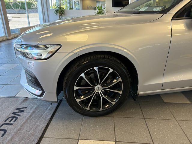 Image for 2021 Volvo V60 D3 MOMENTOM AUTO