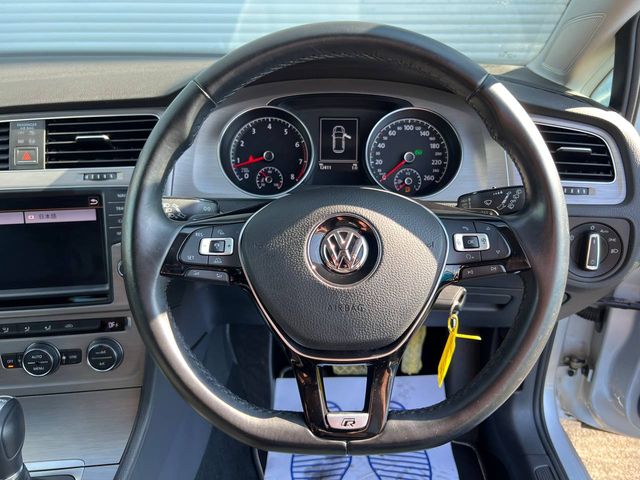 Image for 2016 Volkswagen Golf COMFORTLINE R-LINE PACK 1.2 TSI // NEW 19" DIAMOND CUT ALLOYS // BLUETOOTH MUSIC // DUAL ZONE CLIMATE CONTROL