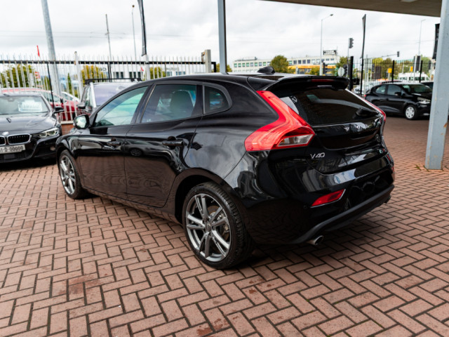 Image for 2018 Volvo V40 2.0D4 SE LUXURY 5DR HATCHBACK AUTOMATIC // MINT CONDITION WITH ONLY 121, 000 KMS // BUY WITH CONFIDENCE AA AND SIMI APPROVED DEALER 2025 // FINANCE ARRANGED // ALL TRADE INS WELCOME // 
