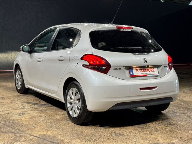 Image for 2017 Peugeot 208 PURETECH 1.2 AUTOMATIC - REVERSE CAMERA/PARKING SENSORS - A/C HEATING CONTROLS
