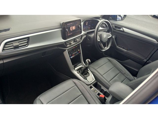 Image for 2024 Volkswagen T-Roc LIFE 2.0 TDI M6F 116HP **WINTER PACK, REAR VIEW CAMERA, APP CONNECT**