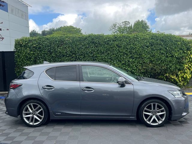 Image for 2017 Lexus CT 200h 1.8 HYBRID AUTO // LEATHER/SUEDE POWERED & HEATED SEATS // 17" ALLOYS // REVERSE CAMERA
