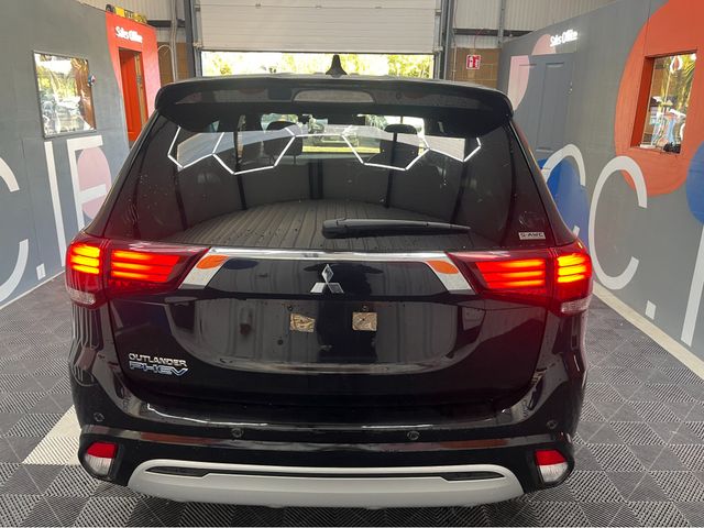 Image for 2020 Mitsubishi Outlander 2020 MITSUBISHI OUTLANDER PHEV 2.4L PETROL HYBRID / 48K KMS / HEATED SEATS, REVERSE CAMERA & MORE