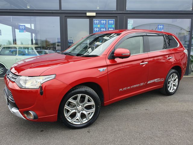 Image for 2015 Mitsubishi Outlander ONLY 9K KMS * 4X4 2.0 PLUG-IN HYBRID