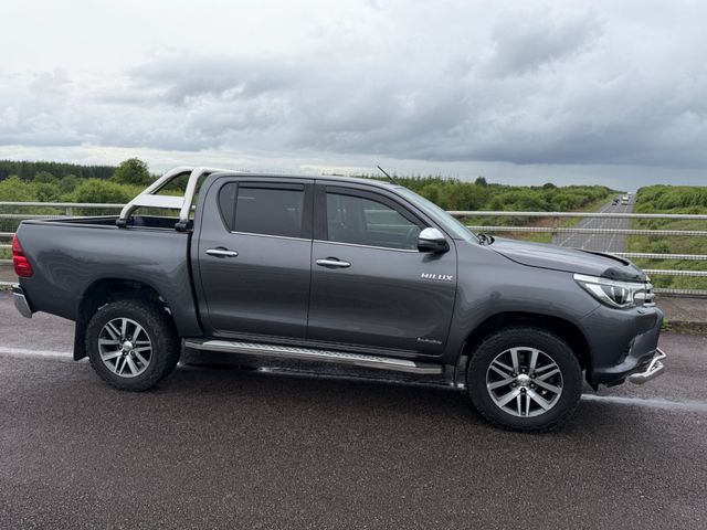 Image for 2020 Toyota Hilux 2.5 D4D Invincible DC 150HP 4D
