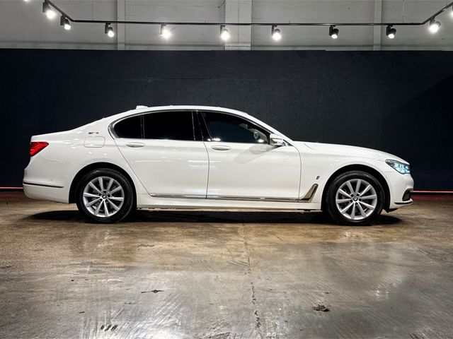 Image for 2018 BMW 7 Series 360/REVERSE CAMERA - ELECTRIC TAIL-GATE - FULL LEATHER HEATED ELECTRIC MASSAGING SEATS - SUNROOF - MULTI FUNCTION STEERING WHEEL - CRUISE CONTROL - LANE-KEEP ASSIST - PRIVACY CURTAINS REAR