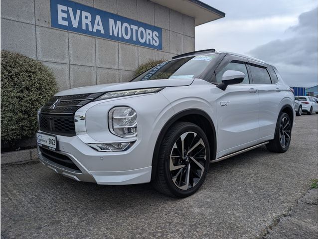 Image for 2022 Mitsubishi Outlander 7 SEATER P PHEV 4WD AUTOMATIC 2.4 PETROL //MASSIVE SPEC//FULL LEATHER HEATED SEATS//PANORAMIC GLASS SUNROOF//BOSE SOUND SYSTEM//360 PARKING CAMERAS//ADAPTIVE CRUISE CONTROL//KEYLESS ENTRY//