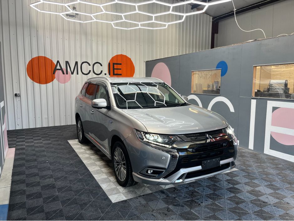 Image for 2020 Mitsubishi Outlander 2020 MITSUBISHI OUTLANDER PHEV 2.4L HYBRID / 48K KMS / ADAPTIVE CRUISE CONTROL, HEATED SEATS, REVERSE CAMERA & MORE