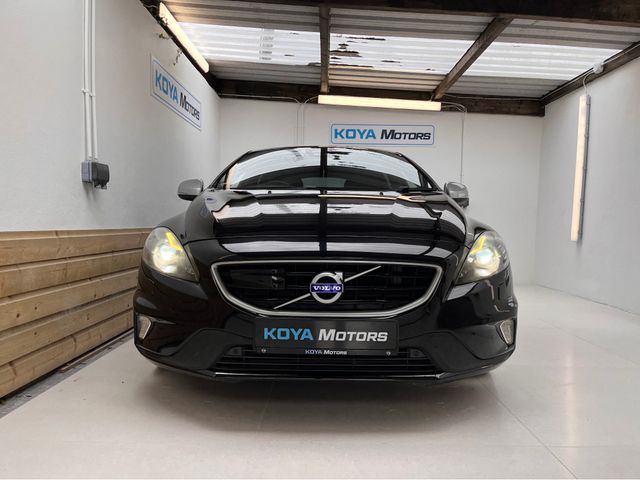 Image for 2016 Volvo V40 2.0 D4 DIESEL R-DESIGN EDITION AUTO // FULL PAN ROOF // BLACK SAPPHIRE METALLIC // IMMACULATE EXAMPLE // CRUISE CONTROL // PARK ASSIST // ELECTRIC MEMORY SEATS // KEYLESS GO // UPGRADED SPORT ALLOYS