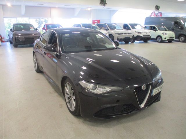 Image for 2017 Alfa Romeo Giulia Giulia 2.2jtd 180HP Super LUX 4DR AUTO-LEATHER-CAMERA-SAT NAV
