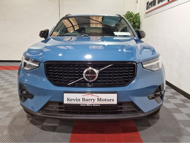 Image for 2023 Volvo XC40 T4 PLUS DARK RECHARGE AUTOMATIC **ONE OWNER / APPLE CARPLAY / CRUISE CONTROL / ELECTRIC BOOTLID / HEATED FRONT & REAR SEATS / HEATED STEERING WHEEL / 360 DEGREE CAMERA / WIRELESS PHONE CHARGING**