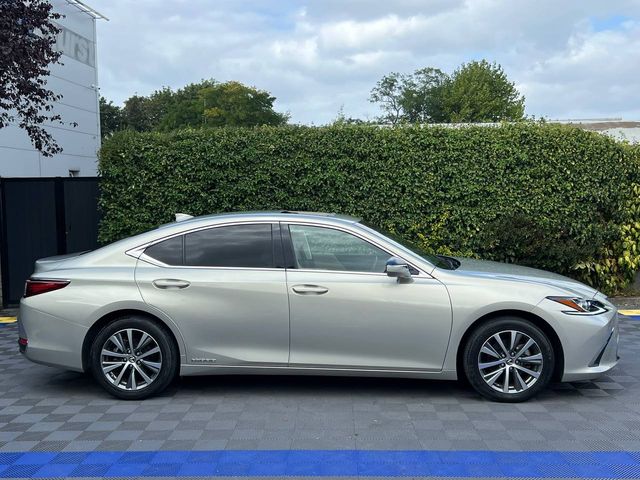 Image for 2021 Lexus ES 300h LUXURY 2.5 HYBRID ** HUGE SPEC ** // OPENING SUNROOF // 360 PARKING CAMERAS // LEATHER HEATED & COOLED SEATS
