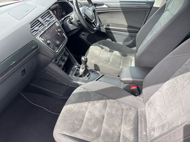Image for 2019 Volkswagen Tiguan R-LINE 2.0 TDI MANUAL 6SPEED FWD 150HP 5DR