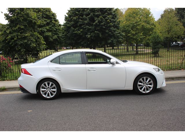 Image for 2015 Lexus IS 300h Advance