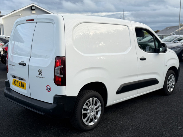 Image for 2022 Peugeot Partner BLUEHDI PROFESSIONAL PREMIUM L1