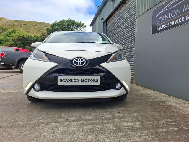 Image for 2015 Toyota Aygo 1.0 5DR X-play 4DR