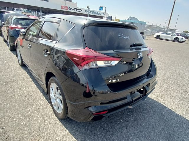 Image for 2017 Toyota Auris Hybrid 