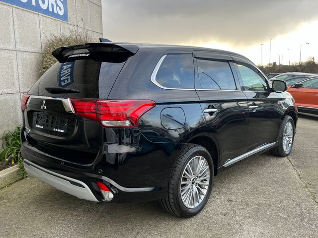 Image for 2020 Mitsubishi Outlander G 4WD HYBRID PLUG IN AUTOMATIC 2.4 PETROL //HIGH SPEC//HALF LEATHER HEATED SEATS//KEYLESS ENTRY//ADAPTIVE CRUISE CONTROL//HEATED STEERING WHEEL//