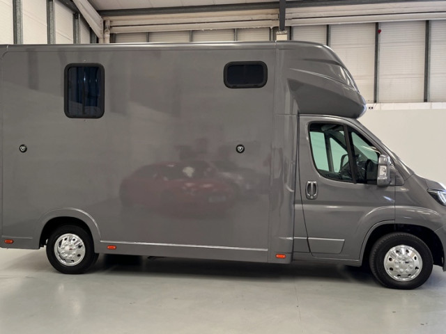 Image for 2015 Peugeot Boxer Stallion Fit Horse Box