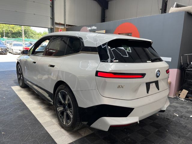 Image for 2022 BMW iX 2022 BMW IX AUTOMATIC / CRUISE CONTROL / PARKING CAMERA / ELECTRIC MEMORY & HEATED SEATS / PANORAMIC SUNROOF / HEATED STEERING WHEEL / APPLE CARPLAY AND MORE