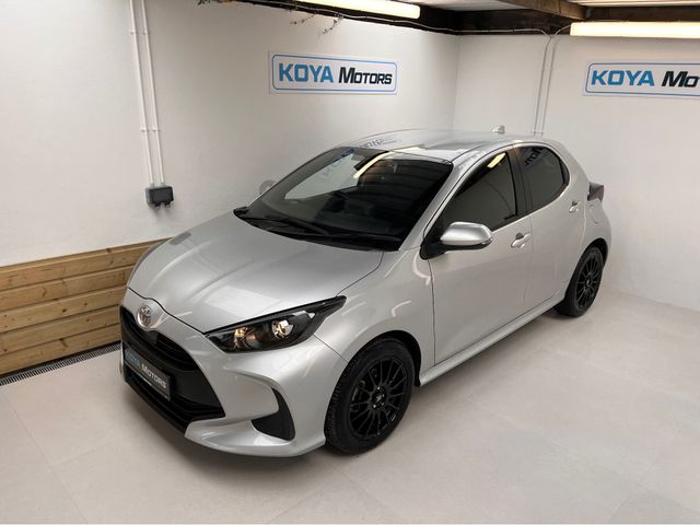 Image for 2021 Toyota Yaris 1.0 PETROL AUTOMATIC SPORT X // BRAND NEW UPGRADED WHEEL AND TYRE PACKAGE INCLUDED // PRIVACY PACK // REVERSING CAMERA // BLUETOOTH MEDIA // LANE ASSIST // IDEAL STARTER CAR // VERY ECONOMICAL