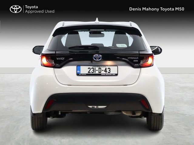 Image for 2023 Toyota Yaris Luna Hybrid