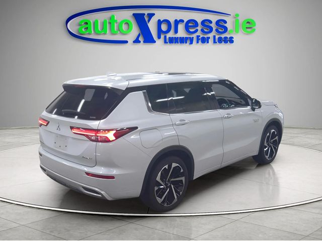 Image for 2023 Mitsubishi Outlander PHEV 4WD, Panoramic sunroof, Low mileage