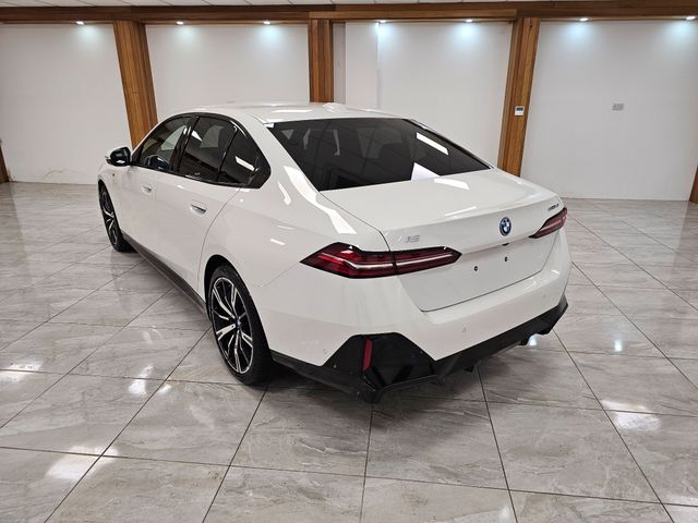 Image for 2025 BMW i5 M SPORT 