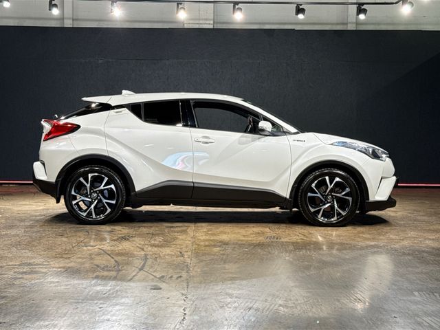 Image for 2019 Toyota C-HR 1.8 AUTOMATIC - HYBRID - ALLOY WHEELS - CRUISE CONTROL - MULTI FUNCTION STEERING WHEEL - HEATING / AC CONTROLS - HEATED SEATS