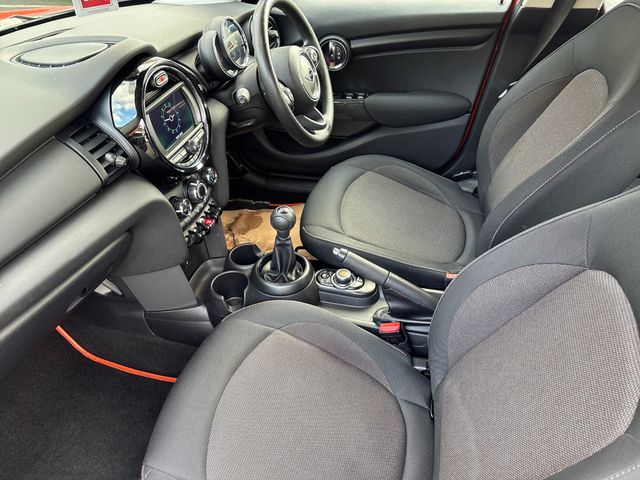 Image for 2020 Mini Hatch 1.5 PETROL 5 DOOR CLASSIC 