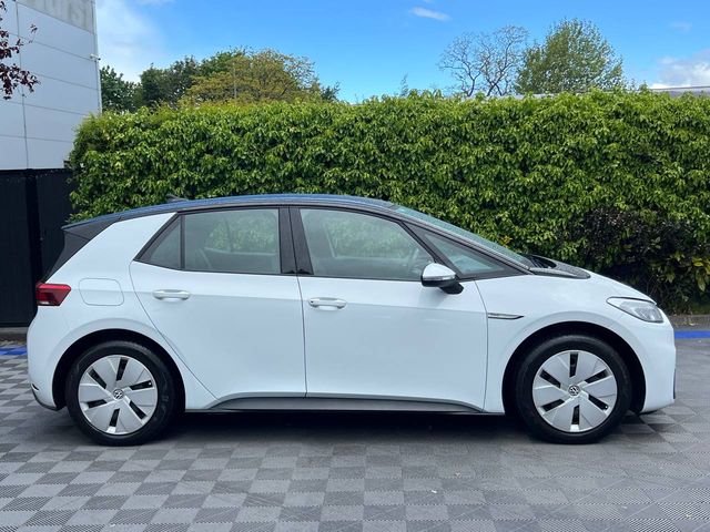 Image for 2023 Volkswagen ID.3 LIFE 58KWH // APPLE CARPLAY/ANDROID AUTO // DUAL ZONE CLIMATE CONTROL // DIGITAL CLUSTER
