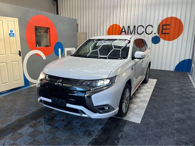 Image for 2020 Mitsubishi Outlander OUTLANDER 2.4 HYBRID / 63k KMs / HEATED SEATS + WHEEL / REVERSE CAMERA , ADAPTIVE CRUISE & MORE