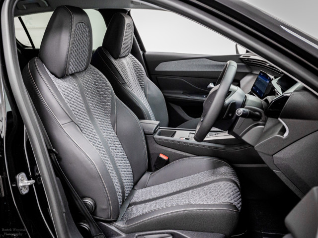 Image for 2026 Peugeot 308 E-Allure 58kWh 155HP