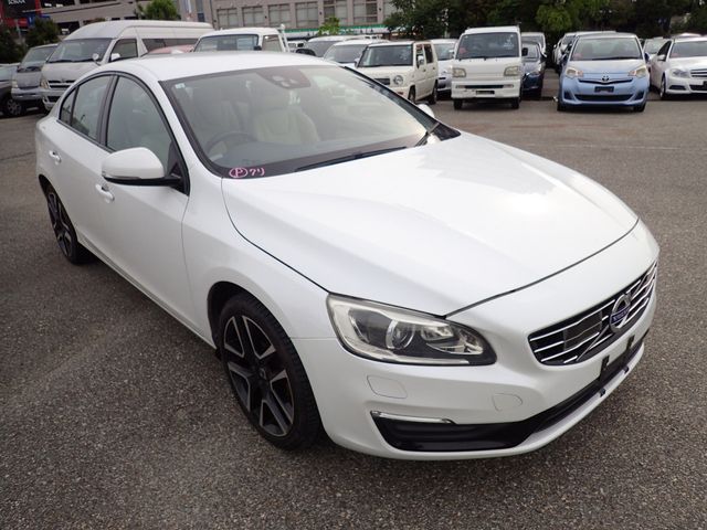 Image for 2016 Volvo S60 2.0 D4 SE LUXURY PLUS DIESEL AUTOMATIC // TINY KMS // MASSIVE SPEC // FULL HEATED LEATHER // REVERSING CAMERA // CRUISE CONTROL // LANE ASSIST // COLLISION WARNING SYSTEM // UPGRADED SPORT ALLOYS