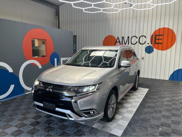 Image for 2020 Mitsubishi Outlander 2020 MITSUBISHI OUTLANDER PHEV 2.4L HYBRID / 48K KMS / ADAPTIVE CRUISE CONTROL, HEATED SEATS, REVERSE CAMERA & MORE
